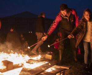 farmcamps-oostermaat-avondvuur