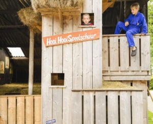 hoeve-sonneclaer-zandbak-buiten-speeltuin.jpg